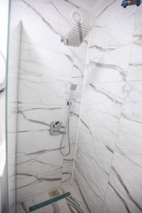 Garsoniera Central II Targu Jiu Ngoại thất bức ảnh