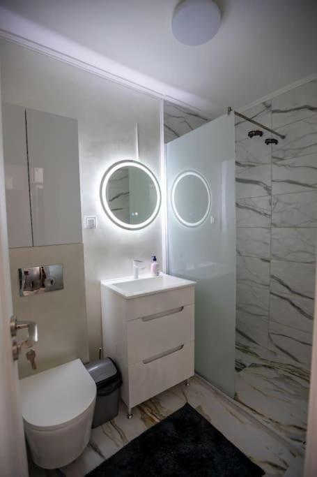 Garsoniera Central II Targu Jiu Ngoại thất bức ảnh